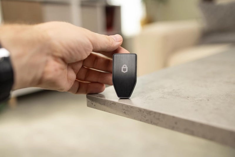 TREZOR محفظة هاردوير آمنة 3 - محمية بكلمة مرور وعناصر أمان - اشترِ، خزّن، وأدر الأصول الرقمية ببساطة وأمان (أسود كوني) - Image 2